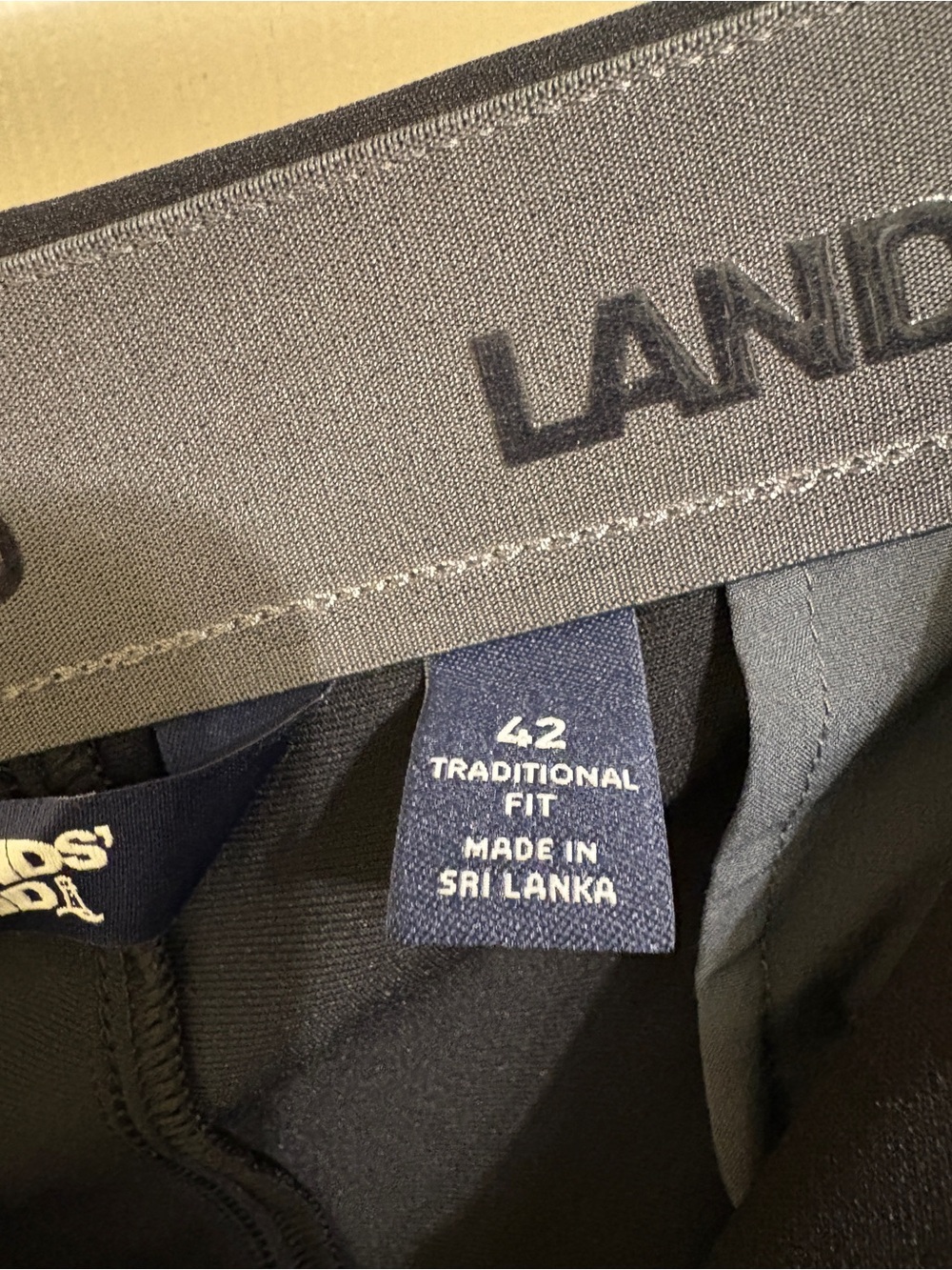 Lands' End Traditional Fit Golf Pants Black with Multiple Pockets Like New - Picture 3 of 16